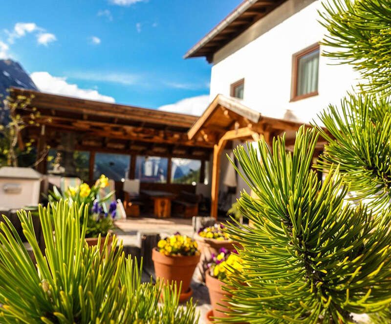 Terrasse vom Apart Berghof Steinbock im Pitztal